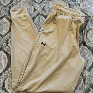 Under Armour 
HG Armour Pants city khaki size XS